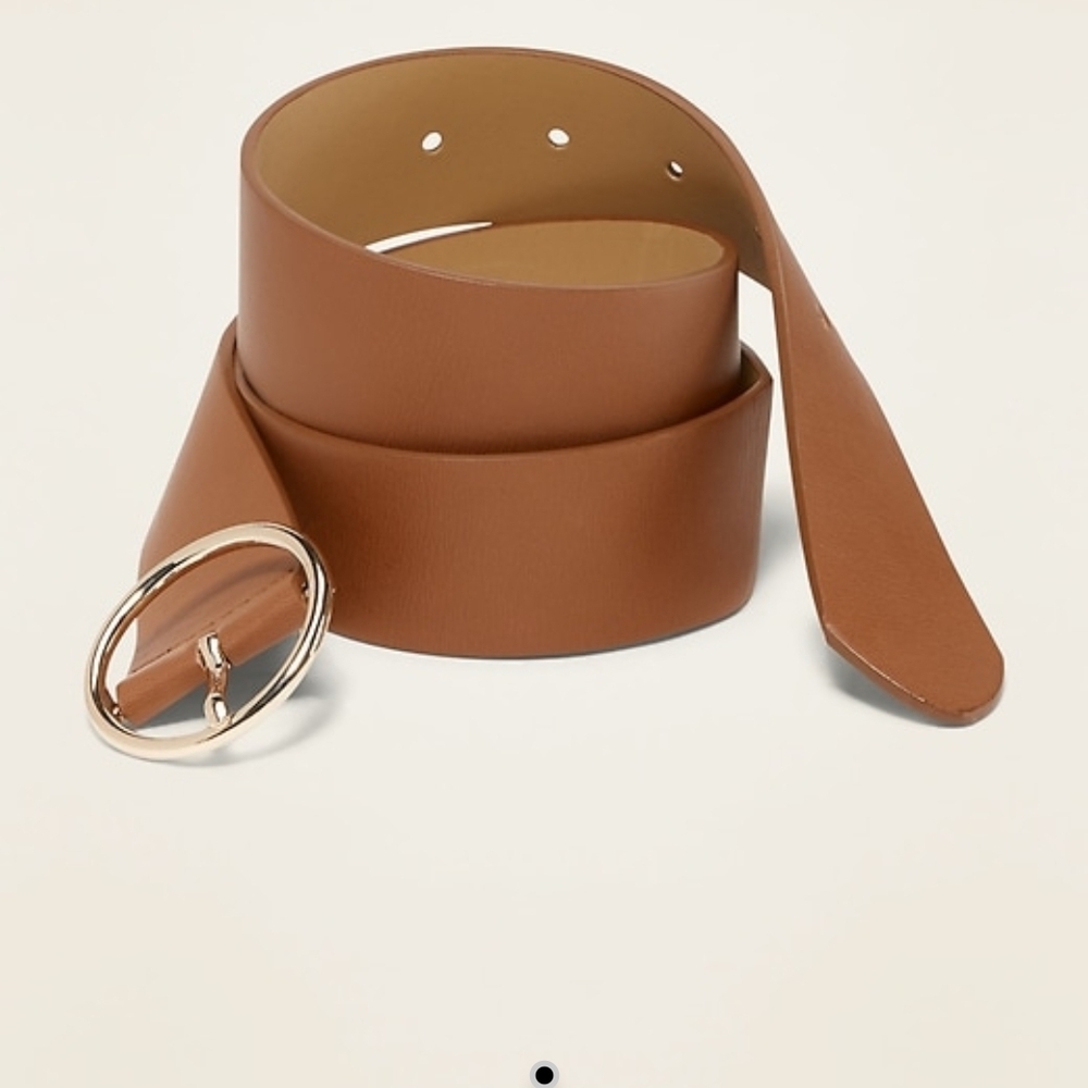 Elegant Tan Leather Belt with Gold Buckle